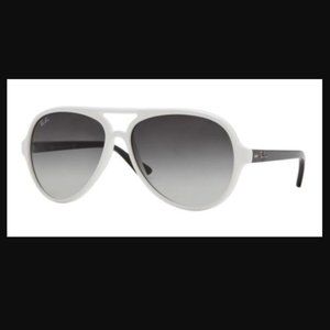 NWOT Throwback Ray-Ban Aviators RB4125 Cats 5000 722/32